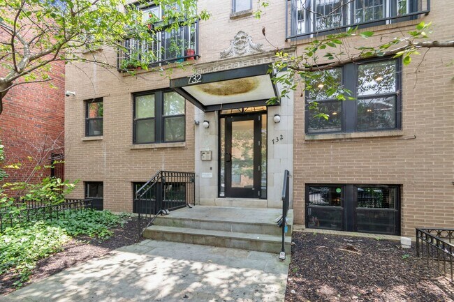 Building Photo - Spacious and Light Filled One Bedroom in Petworth with Parking!