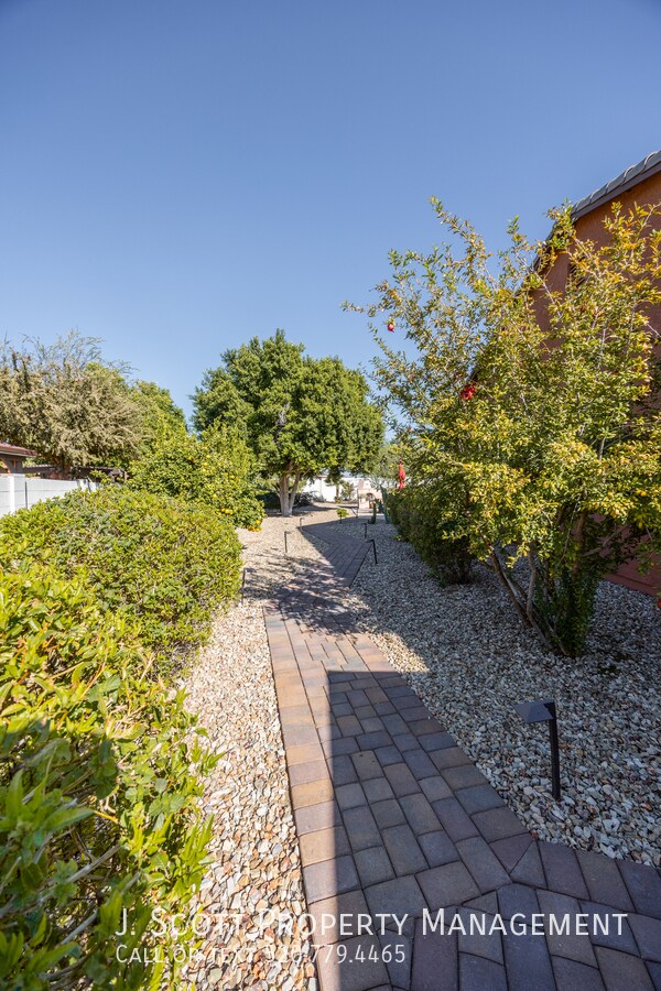 Building Photo - 15646 W Ashland Ave