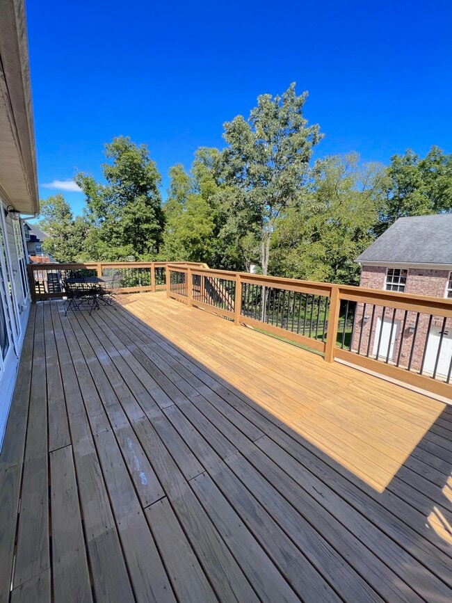 Building Photo - 212 Lakeside Dr
