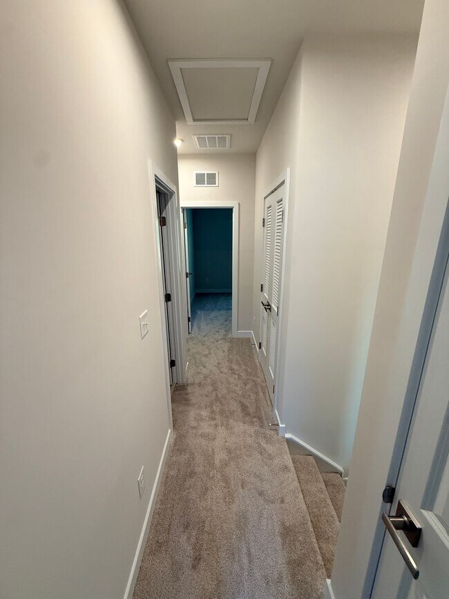 Building Photo - Brand New Townhome in the heart of Charotte