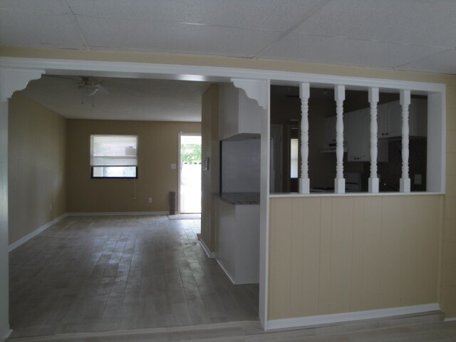 Building Photo - CLOSE TO SHOPPING AND SCHOOLS AVAIL OCTOBE...