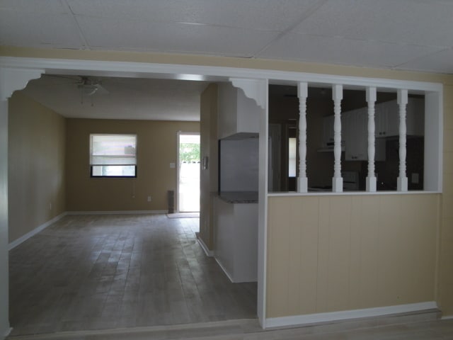 Building Photo - CLOSE TO SHOPPING AND SCHOOLS AVAIL OCTOBER 2nd