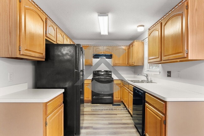 Building Photo - 16 Scarlet Maple Ct
