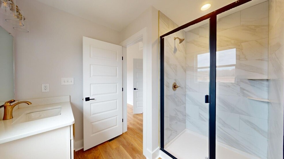 Master bathroom - 157 Allure Dr