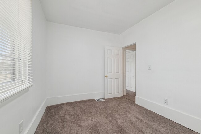 Building Photo - 1478 Helen St