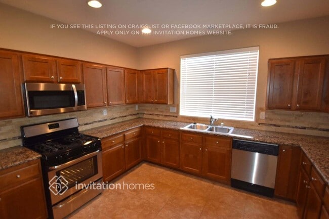 Building Photo - 10548 La Campana St