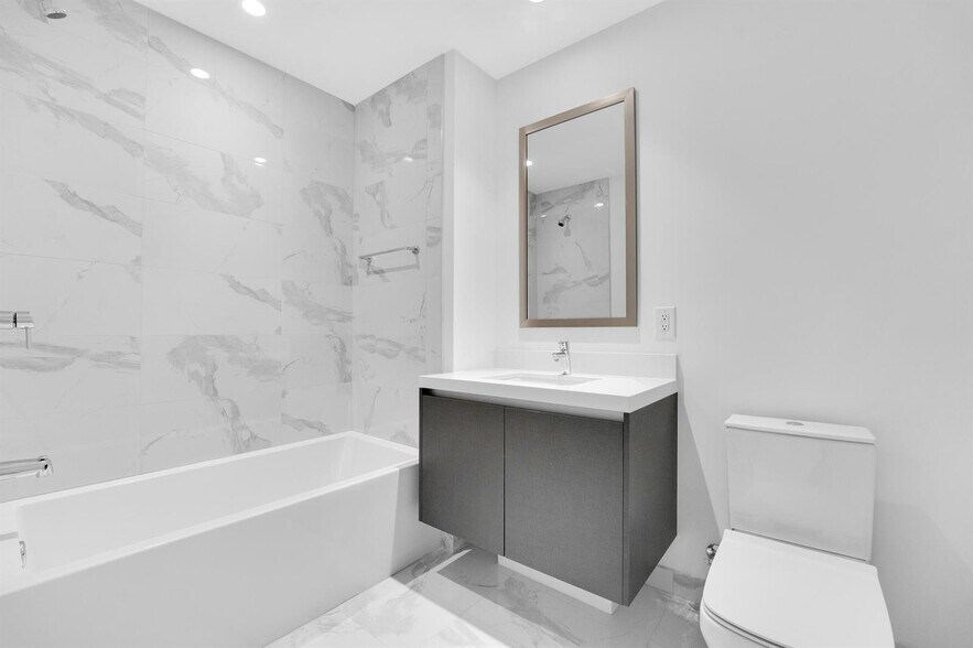 Building Photo - 851 NE 1st Ave