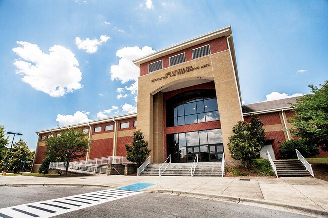 Building Photo - 7049 Broad St
