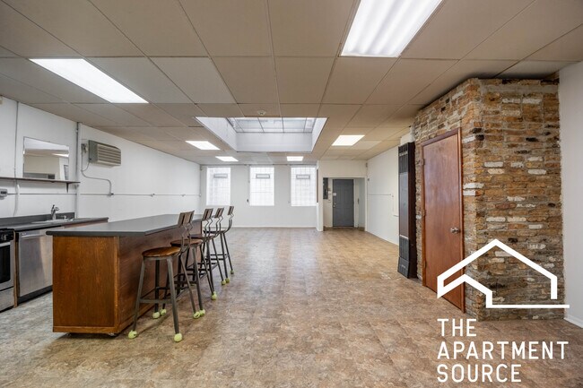 Building Photo - 3605 N Damen Ave