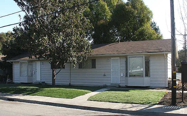 Building Photo - California Palms