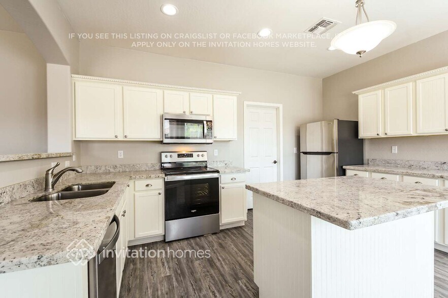Building Photo - 3841 W Rushmore Dr