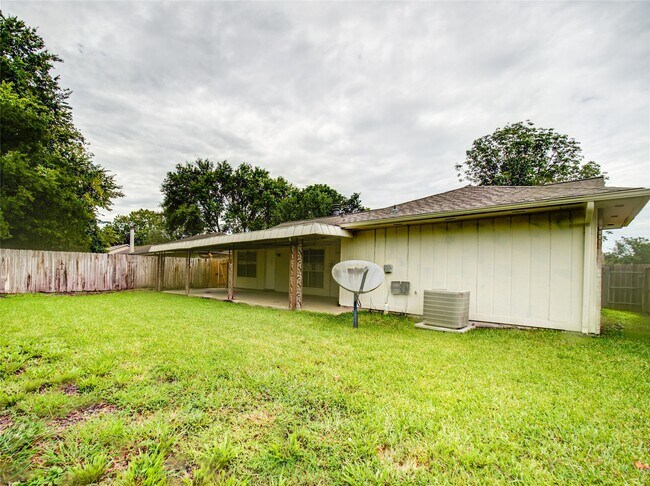 Building Photo - 6834 Harpers Dr