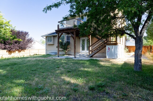 Building Photo - 441 2280 N