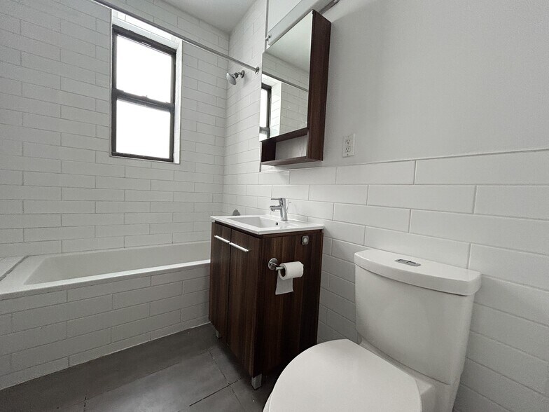 Building Photo - 609 W 137th St