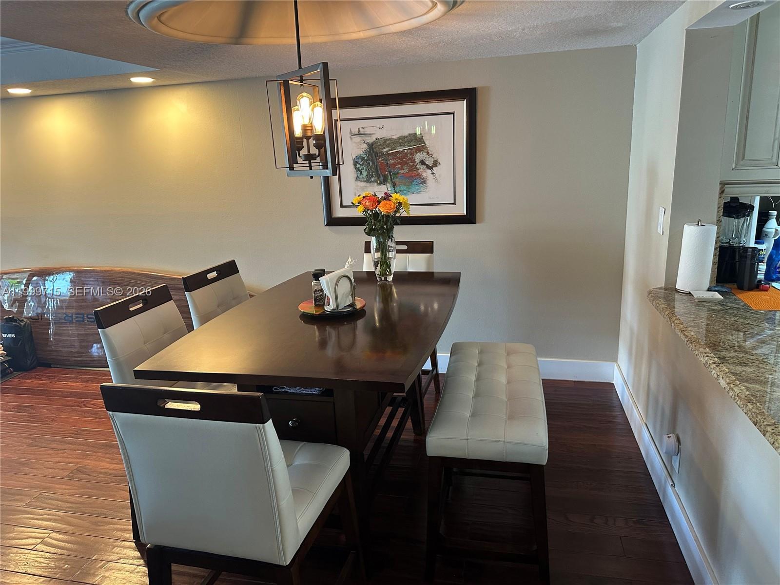 Building Photo - 925 NE 26th Ave