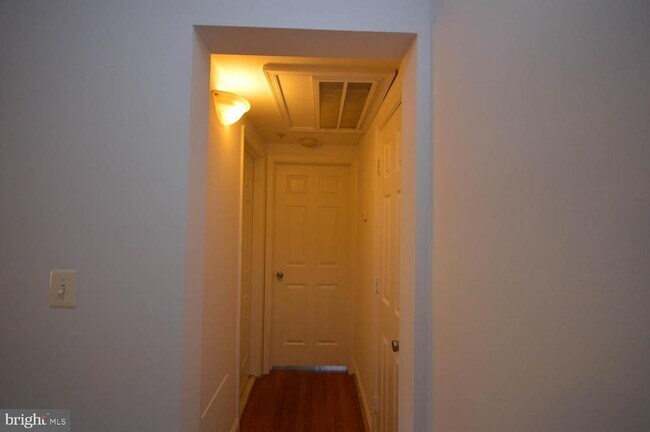 Building Photo - 1380 Bryant St NE