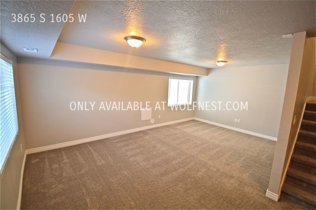 Building Photo - Gorgeous 3 Bedroom West Valley Townhome! N...