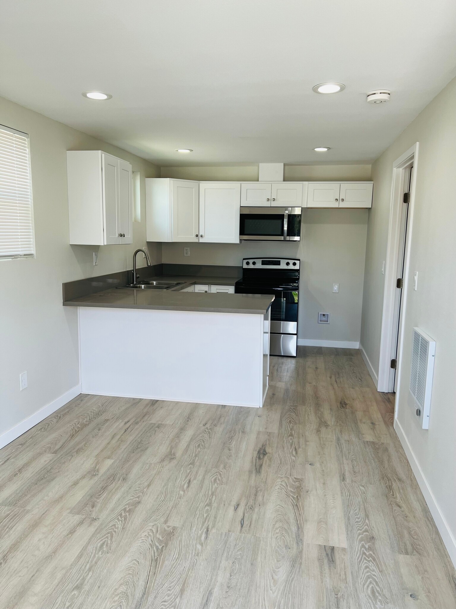 Building Photo - 5502 Fernhill Cir