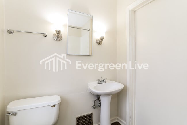 Building Photo - 2004 Dale Rd