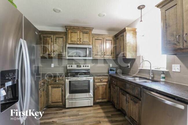 Building Photo - 803 E 13th Terrace