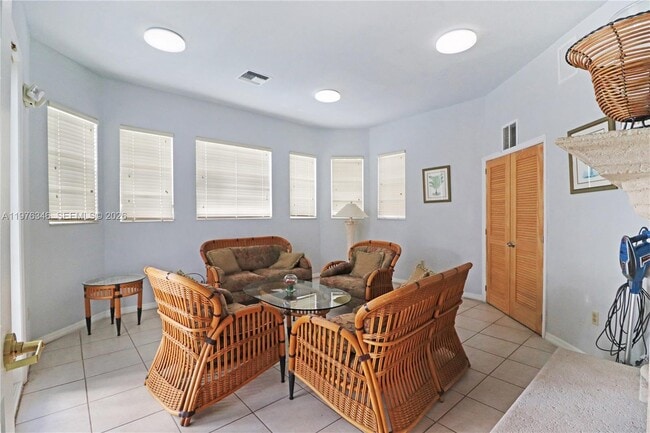 Building Photo - 765 SW 148th Ave