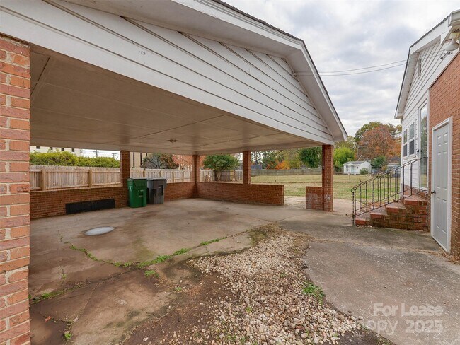 Building Photo - 1432 Bevis Dr