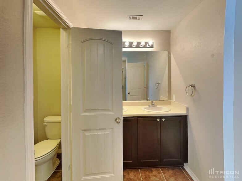 Building Photo - 15317 Cooks Petrel