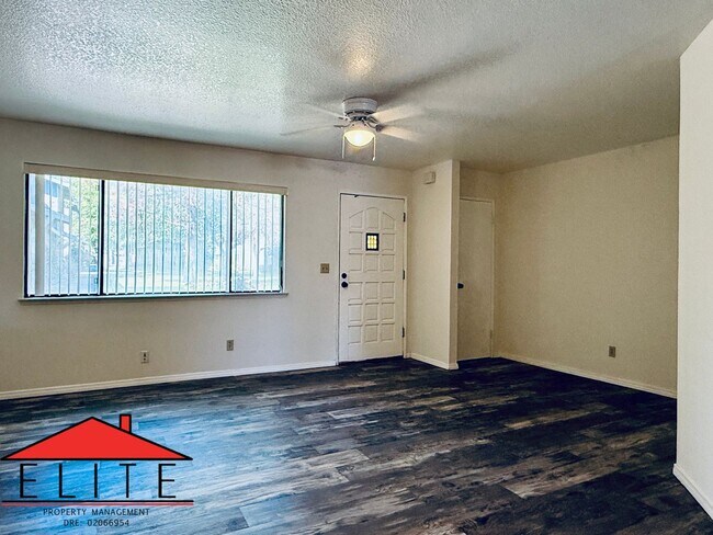 Building Photo - AVAILABLE NOW!!