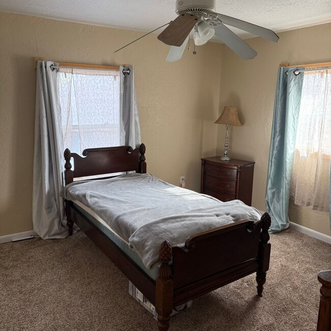 Building Photo - Fully Furnished Spacious 3 Bed 2 Bath, Pet Friendly Home in Orchard Mesa All Utilities Included!