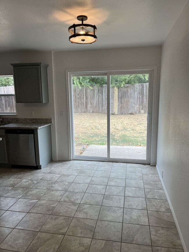 Building Photo - 4529 Blue Jay Ln