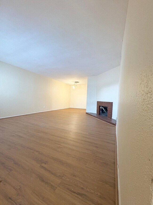 Building Photo - 6200 W Tidwell Rd