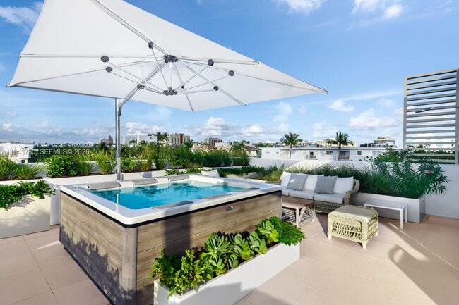 Building Photo - 819 2nd St