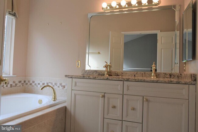 Building Photo - 8933 Royal Astor Way