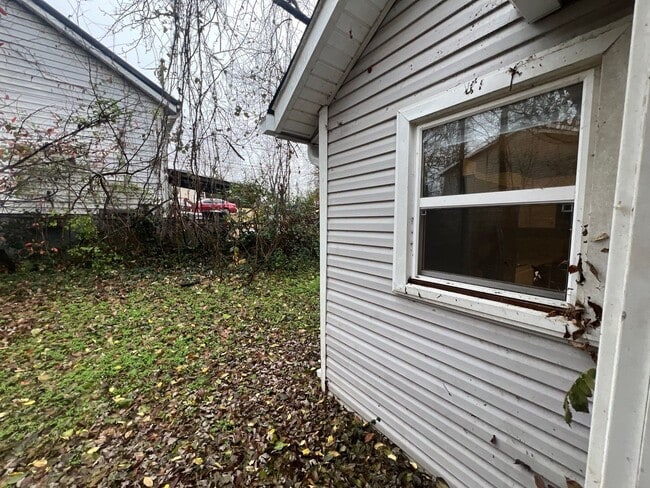 Building Photo - 3 Bed, 2 Bath House in Clarksville!!