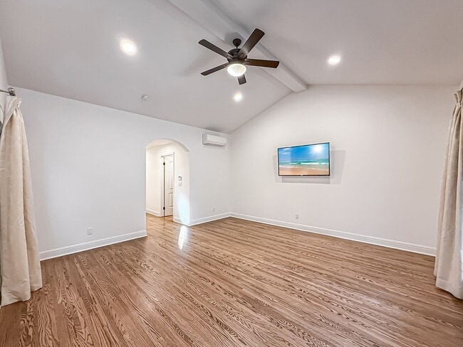 Building Photo - Upgraded Sherman Oaks 4+4 home - Ready for Move In!