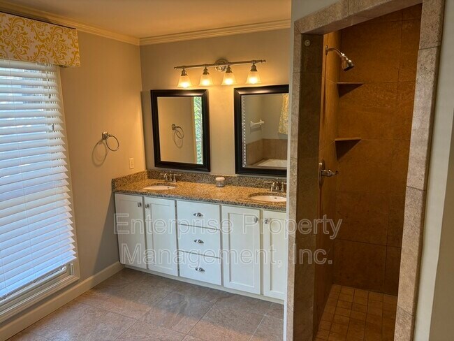 Building Photo - 958 Harbor View Dr