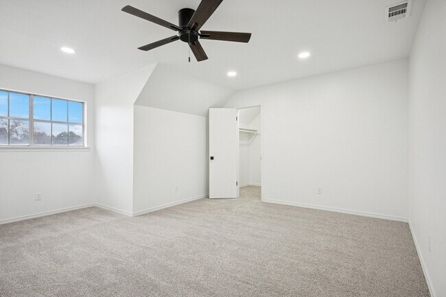 Building Photo - 7626 Dentcrest Dr