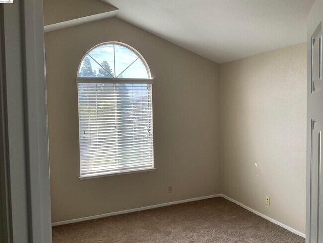 Building Photo - 1020 Bellflower St