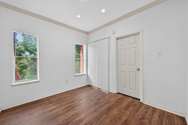 Building Photo - 4041 Drake St