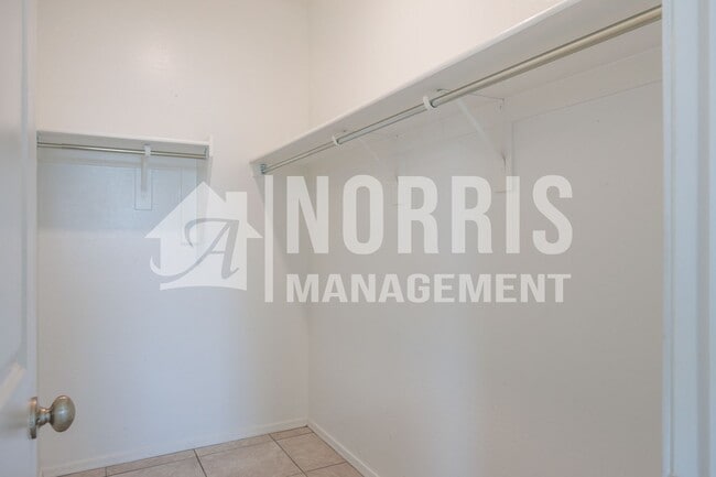 Building Photo - Low Maintenance Home Centrally Located