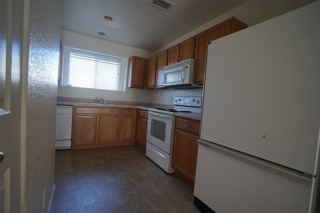 Building Photo - 18817 E 57th Pl