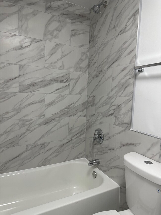 Building Photo - 6259 N Milwaukee Ave