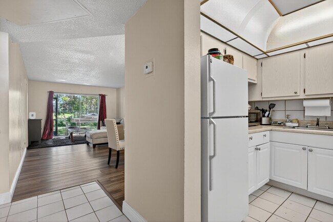 Building Photo - 7820 S Colony Cir