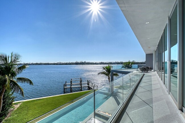 Building Photo - Luxurious Bay Front Home