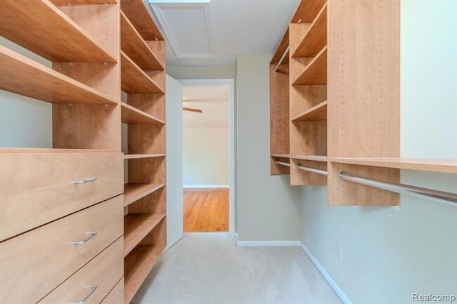 Building Photo - 4355 Elmwood Ave