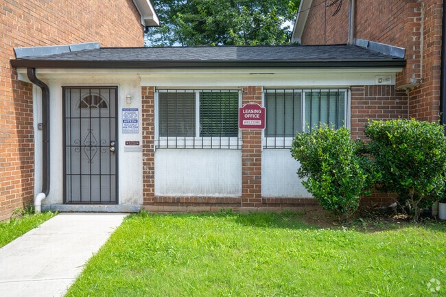 Building Photo - Palace Gate