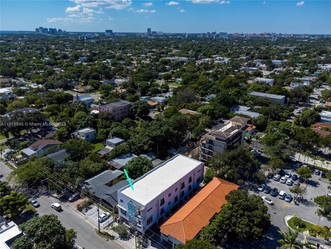 Building Photo - 850 SW 14th Ave