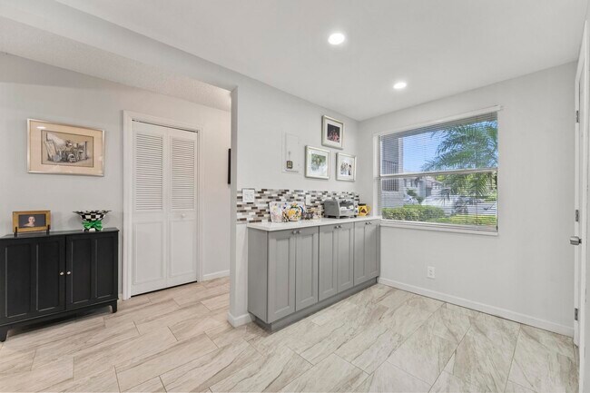 Building Photo - 6650 S Oriole Blvd