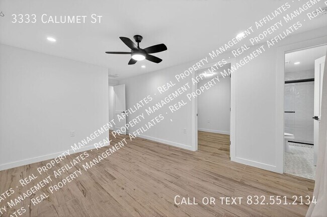Building Photo - 3333 Calumet St