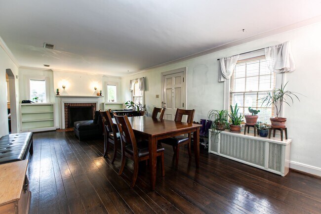 Building Photo - OPEN HOUSE 9/13 11AM-1PM  Beautiful 3-Bedr...